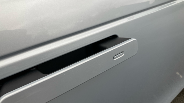 Land Rover Range Rover Velar 2.0 D200 R-Dynamic HSE 5dr Auto Diesel Estate